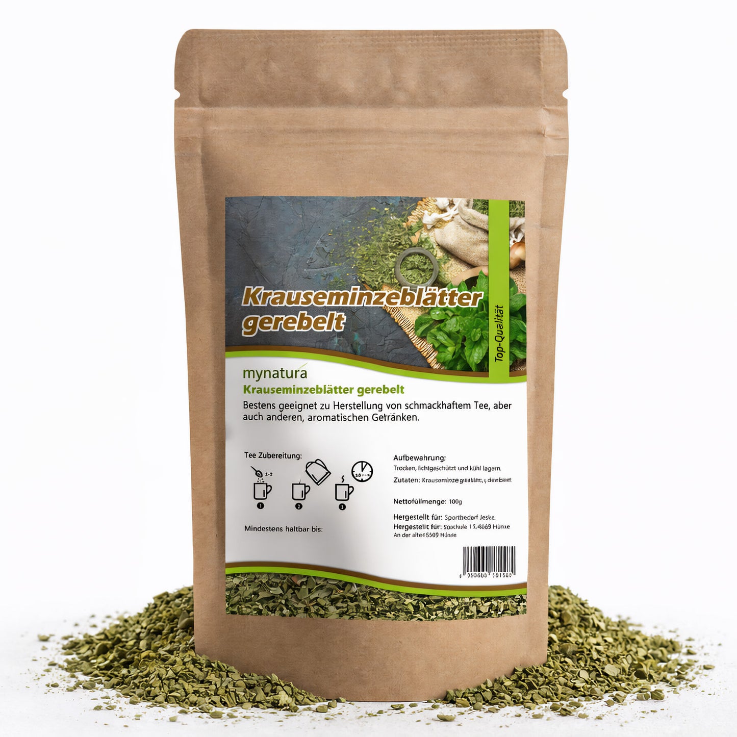 Beutel krauseminzblätter gerebelt von Mynatura, 100g, stehend auf ausgebreiteten gerebelten kräutern.