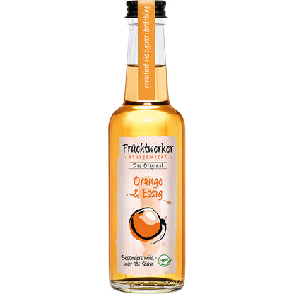 Frontalansicht einer einzelnen Flasche Fruchtwerker Orange & Essig mit sichtbarem Etikett auf weißem Hintergrund.