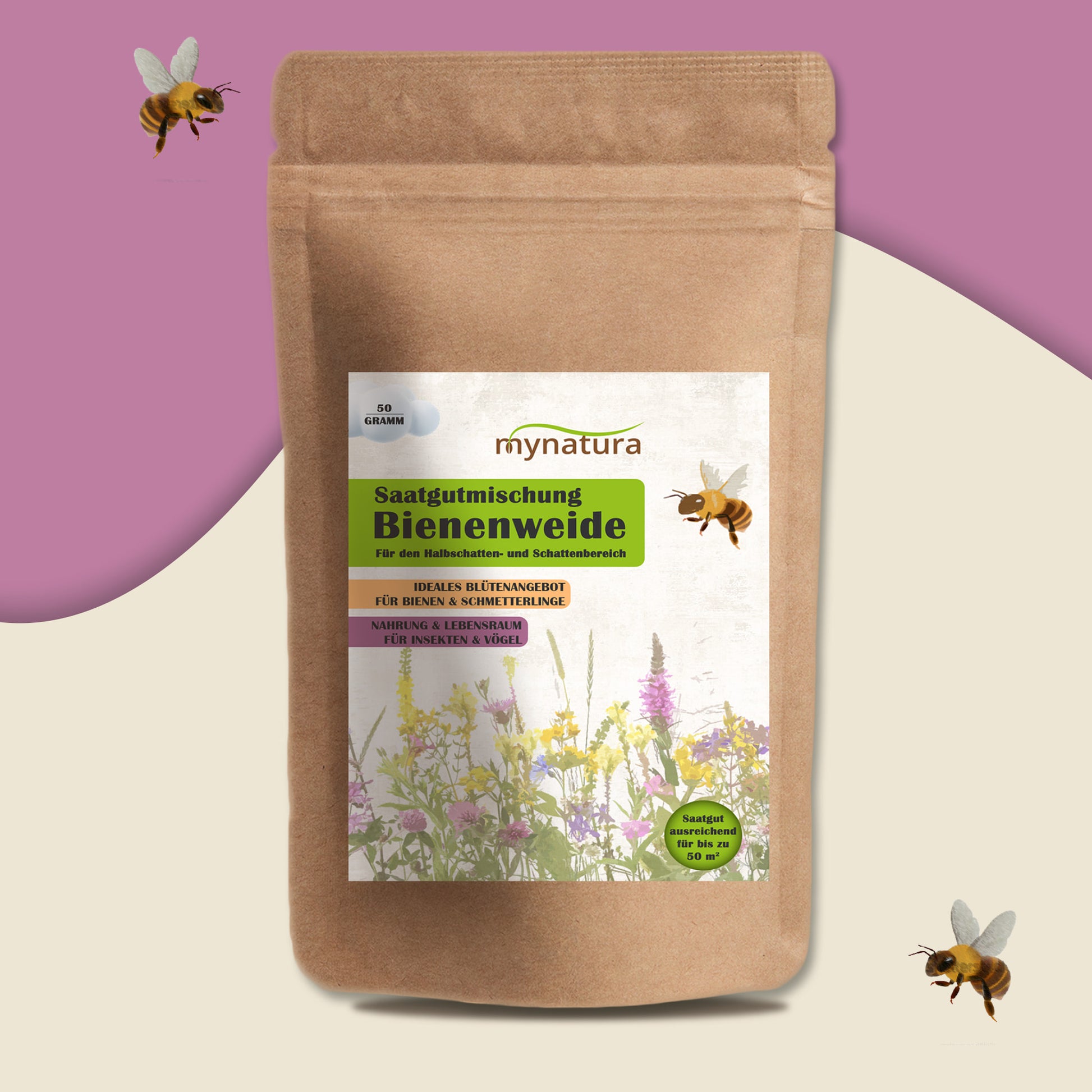 Bienenweide Saatgutmischung im Kraftpapierbeutel, dekoriert mit Bienen-Illustrationen auf lila-beigem Hintergrund, geeignet für Halbschatten im Garten.