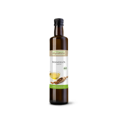 Freigestellte braune Glasflasche Mandelöl kaltgepresst von Mynatura, 250ml, auf weißem Hintergrund, Etikett mit Mandeln und Ölglas.