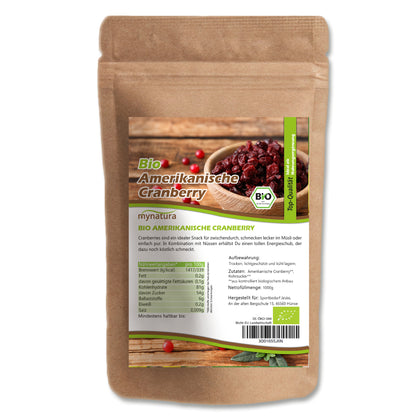 Beutel Bio amerikanische Cranberries von Mynatura, freigestellt auf weißem Hintergrund, Vorderseite mit Etikett und Nährwertangaben sichtbar