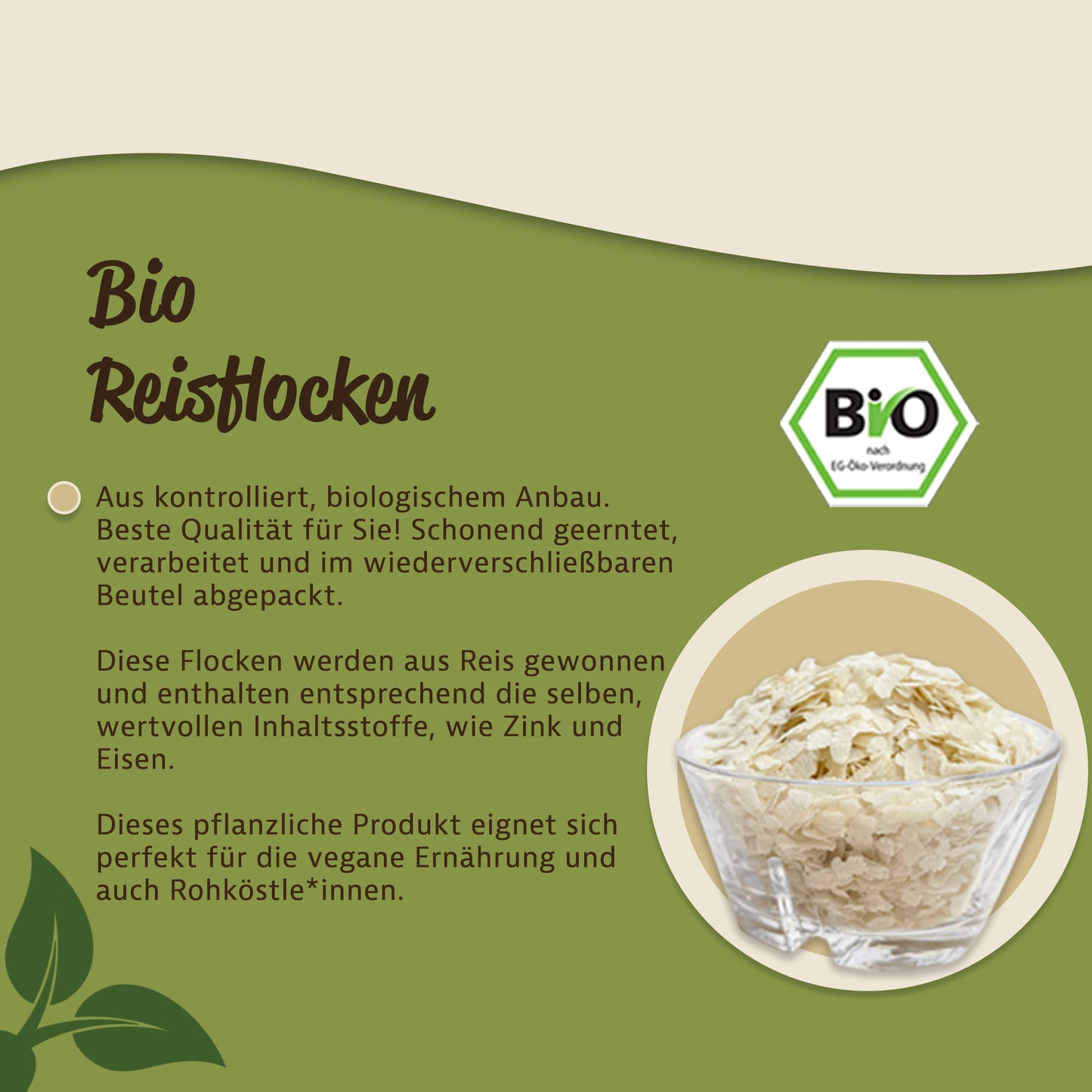 Glas-Schale mit hellen Reisflocken als glutenfreie Getreideflocken fürs Frühstück, daneben Bio-Siegel auf grünem Hintergrund.