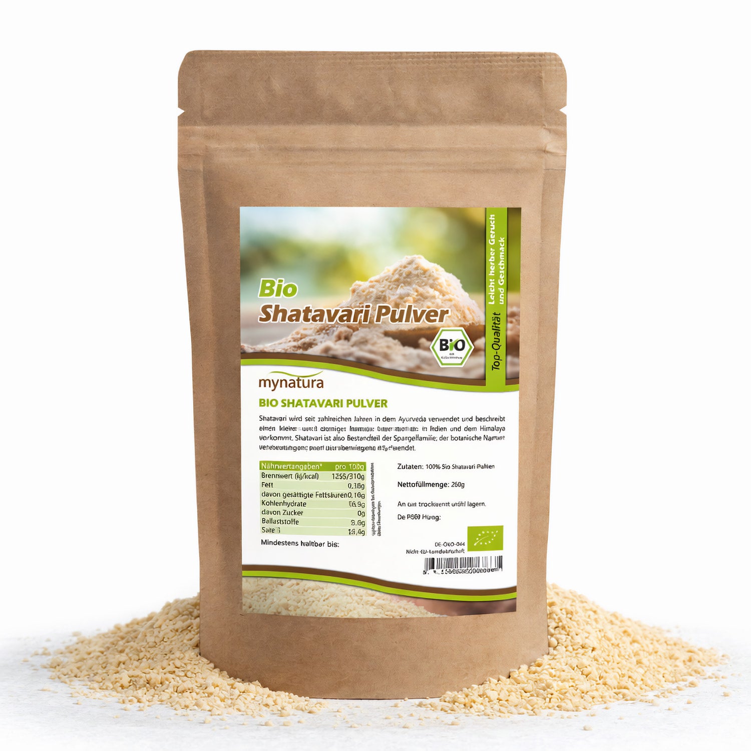 Beutel mit Bio Shatavari Pulver von Mynatura, 250g, stehend auf verstreutem Pulver, Vorderseite mit Etikett sichtbar