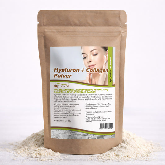 Beutel mit hyaluron und collagen pulver von Mynatura, stehend auf einer kleinen Menge Pulver, Vorderseite mit Etikett und Produktinformationen sichtbar.