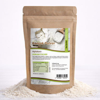 Beutel mit Konjak Pulver von Mynatura, 250g, stehend auf einem Haufen ballaststoffreicher, kalorienarmer Pflanzenmehle, Vorderseite mit Etikett sichtbar.