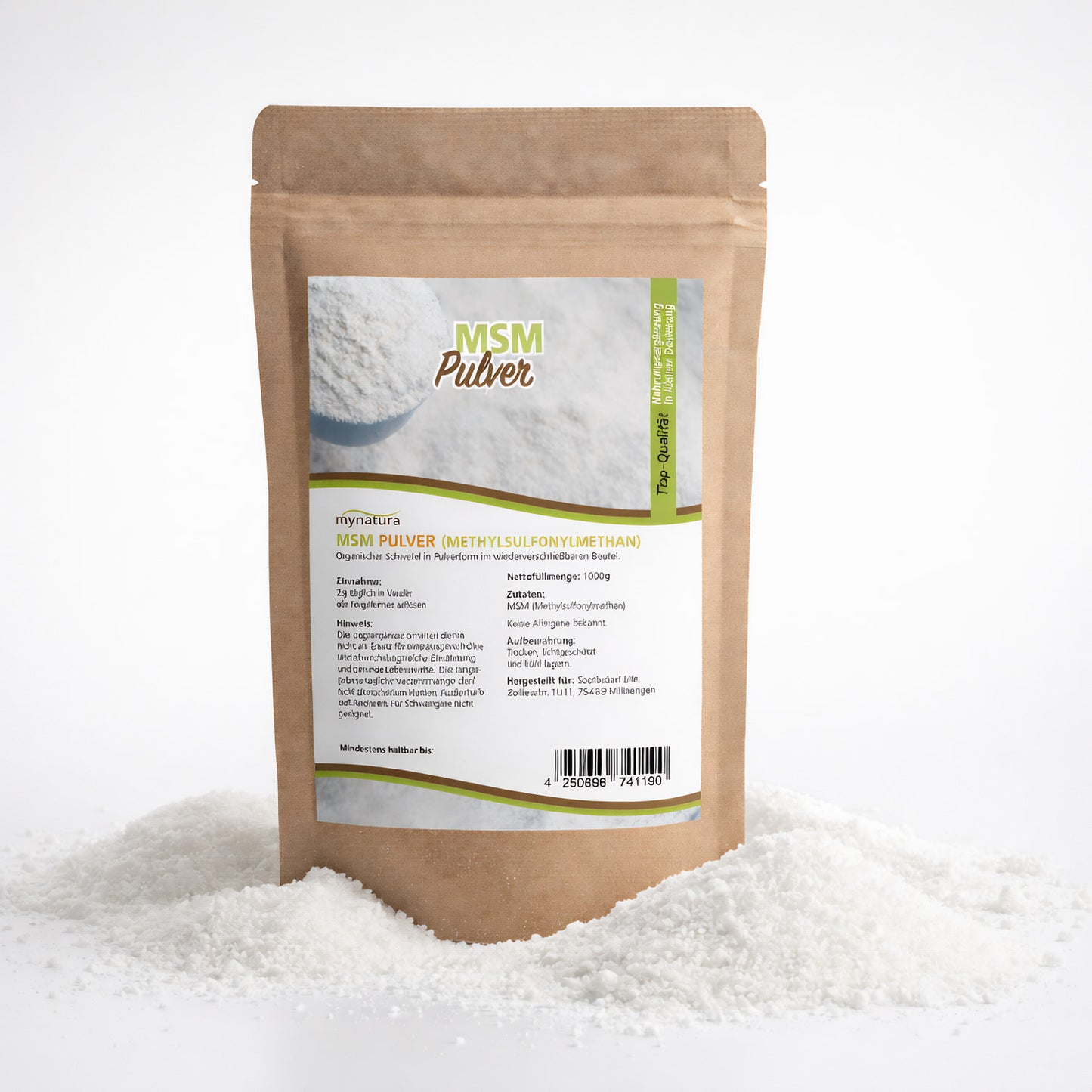 Beutel MSM Pulver von Mynatura auf weißem Untergrund, umgeben von losem Schwefelpulver, Etikett mit Produktinfos sichtbar.