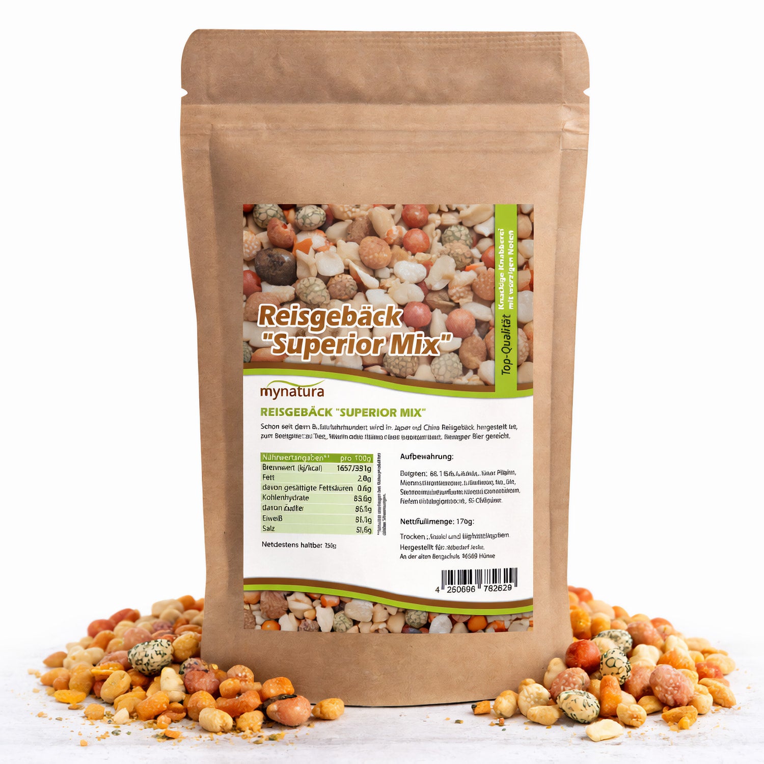 Beutel mit mynatura Reisgebäck Superior Mix 750g, stehend auf weißem Untergrund, umgeben von buntem reisgebäck snacks.