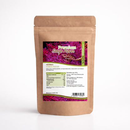 Sango Pulver von Mynatura im braunen Standbeutel, 300g, frontal auf weißem Hintergrund, Etikett mit Informationen zu Calcium, Mineralien und Vitaminen gut lesbar.