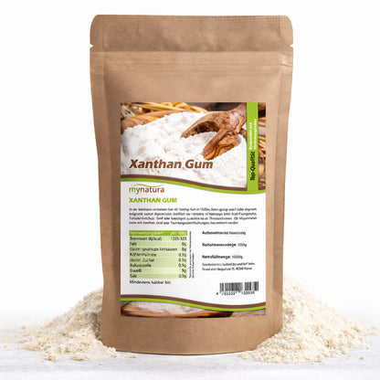 Beutel Mynatura Xanthan Gum Bindemittel mit sichtbarem Pulverhügel im Vordergrund, geeignet für Backen und Kochen.