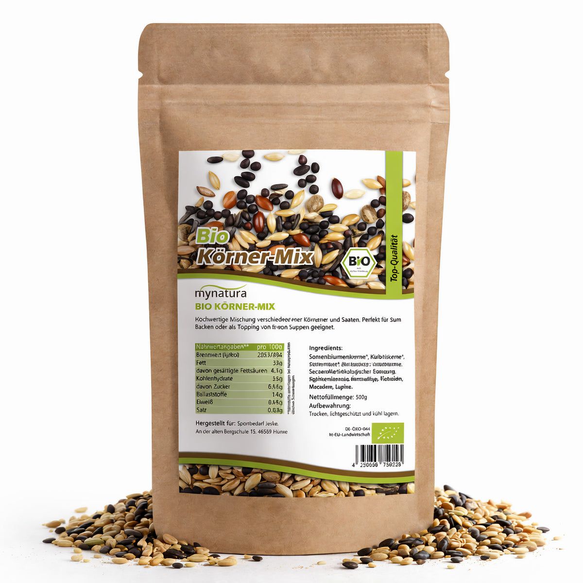Beutel Mynatura Bio Körner Mix mit sichtbaren verschiedenen Körnern und Samen, stehend auf verstreuten Kernen, Naturprodukt 500g