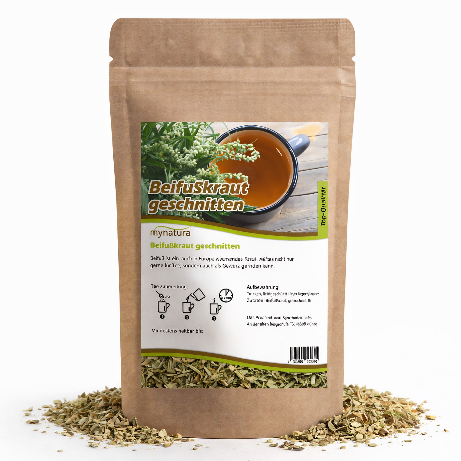 Beutel mit beifußkraut, 100g, von mynatura, aufrecht stehend, umgeben von losem, geschnittenem kraut, Vorderseite mit Etikett und Teetasse abgebildet.