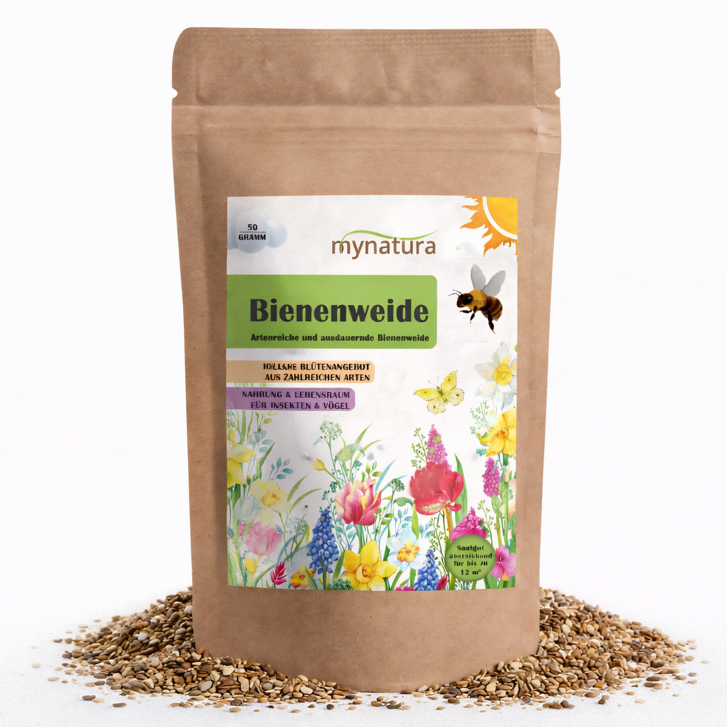 Beutel Mynatura Bienenweide bunte Mischung 50g auf weißem Hintergrund, umgeben von verstreuten Samen, Vorderseite mit Blumenillustration und Produktlabel.