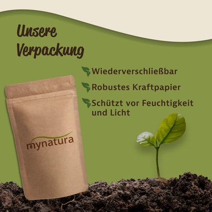 Wiederverschließbarer Kraftpapierbeutel von mynatura auf Erde, daneben Text zu Verpackungsvorteilen für Sojamehl.