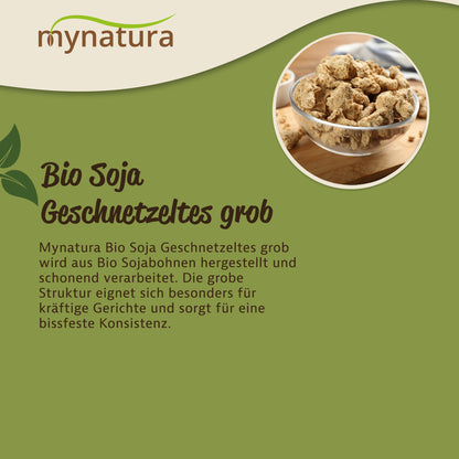 Schale mit grobem Soja Geschnetzeltes Granulat auf Holzuntergrund, daneben Text zur Verwendung beim Kochen und Backen.