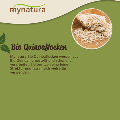 Holzlöffel mit Bio Quinoaflocken auf einem Holzbrett, präsentiert als vielseitige vegane Zutat fürs Frühstück oder Kochen.