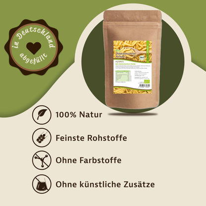 Beutel Mynatura Dinkel Penne hell auf grünem Hintergrund, daneben Icons und Hinweise zu natürlichen Zutaten und ohne Zusatzstoffe
