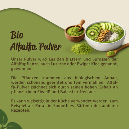 Holzschale mit grünem alfalfapulver und eine Schale mit Smoothie-Bowl, dekoriert mit Obst und Samen, auf grünem Hintergrund.