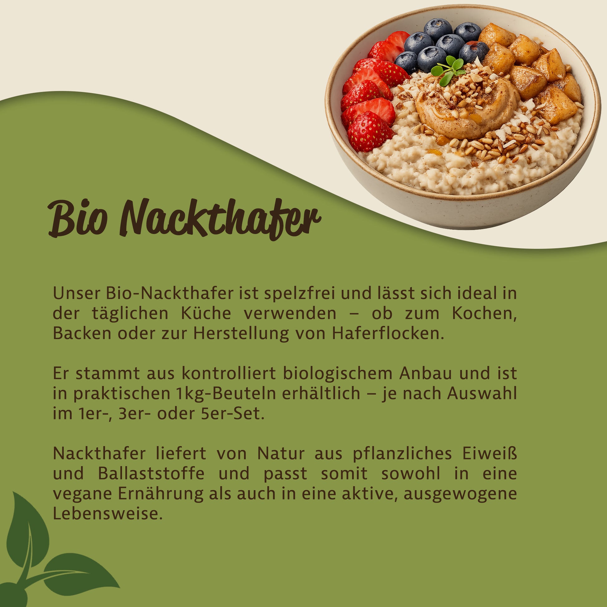 Schale mit Haferbrei, dekoriert mit frischen Früchten und Nüssen, als Beispiel für die vielseitige Verwendung von Nackthafer beim Kochen oder Backen.
