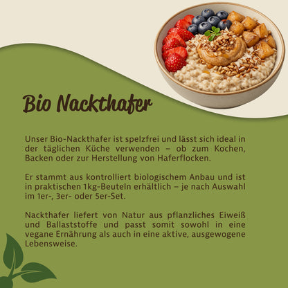 Schale mit Haferbrei, dekoriert mit frischen Früchten und Nüssen, als Beispiel für die vielseitige Verwendung von Nackthafer beim Kochen oder Backen.