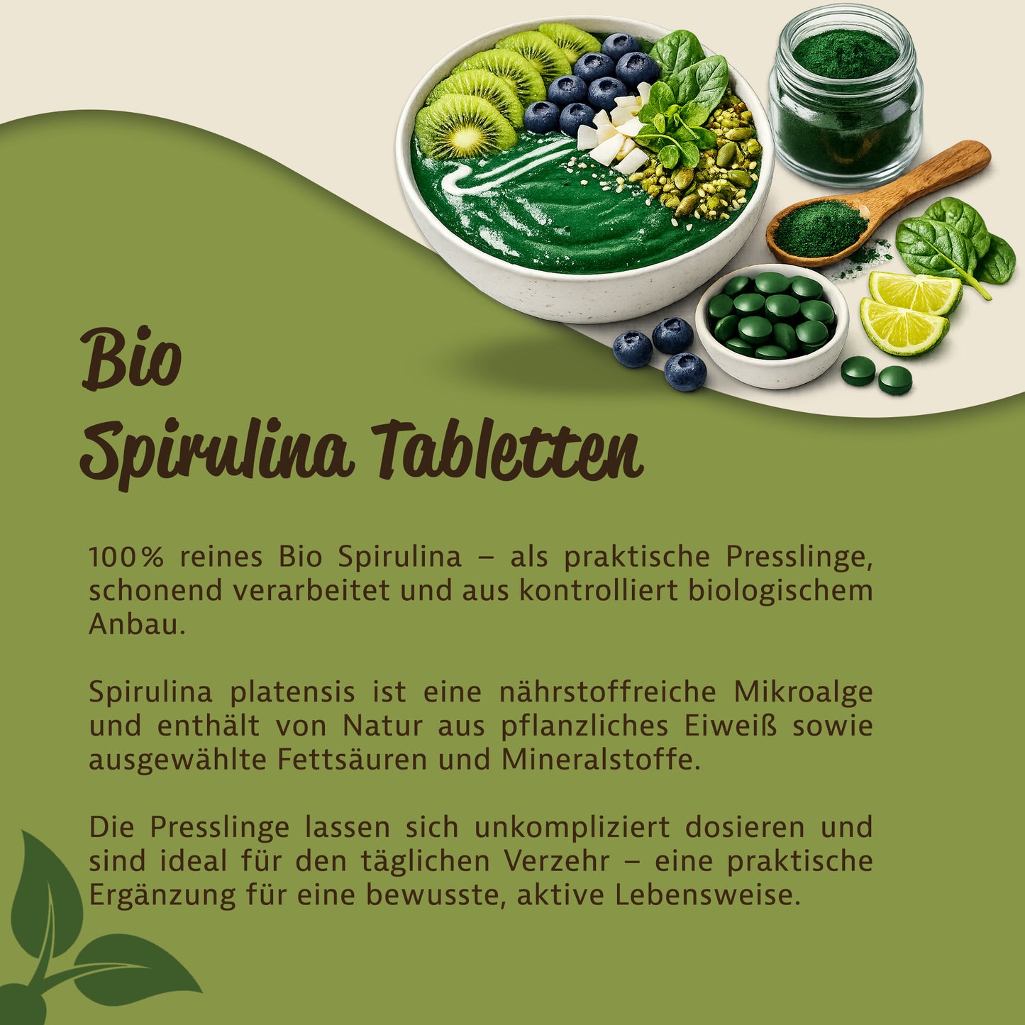 spirulina tabletten als pflanzliche mikroalgen in einer Schale, daneben frische Früchte und spirulina Pulver, Superfood-Darstellung