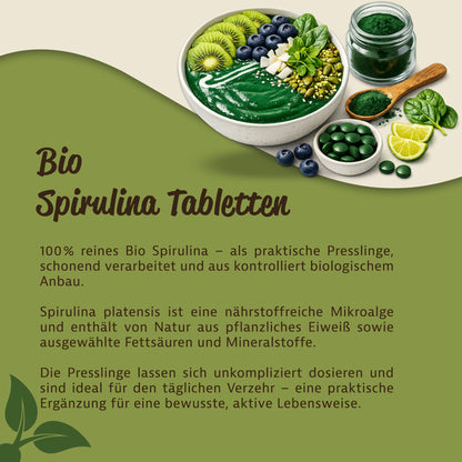 spirulina tabletten als pflanzliche mikroalgen in einer Schale, daneben frische Früchte und spirulina Pulver, Superfood-Darstellung