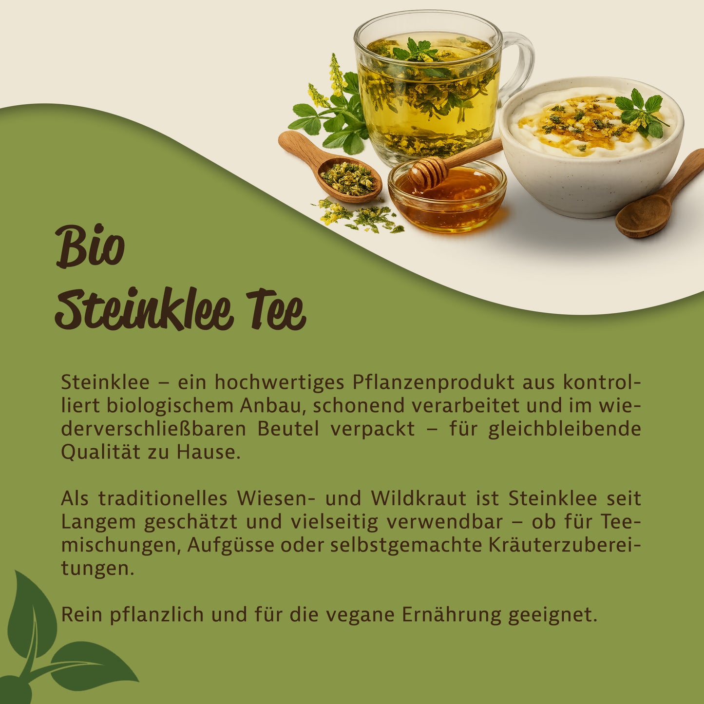 Tasse aromatischer Steinklee-Kräutertee, Schale mit Joghurt und Steinklee, Honig und frische Steinklee-Kräuter als Dekoration