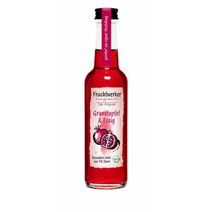 Fruchtwerker Granatapfel & Essig 250ml, freigestellte Flasche vor weißem Hintergrund, Etikett und rote Flüssigkeit gut sichtbar.