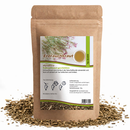 Beutel mit Etikett Erdrauchkraut geschnitten von Mynatura, umgeben von getrocknetem kraut auf weißem Hintergrund, hochwertige kräuterqualität, 100g Packung.